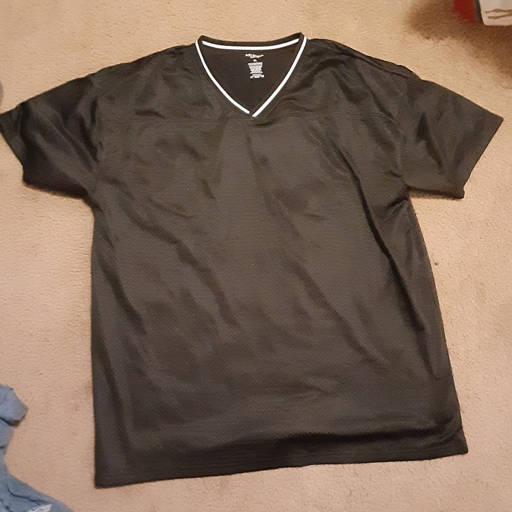 Black v neck mesh tee